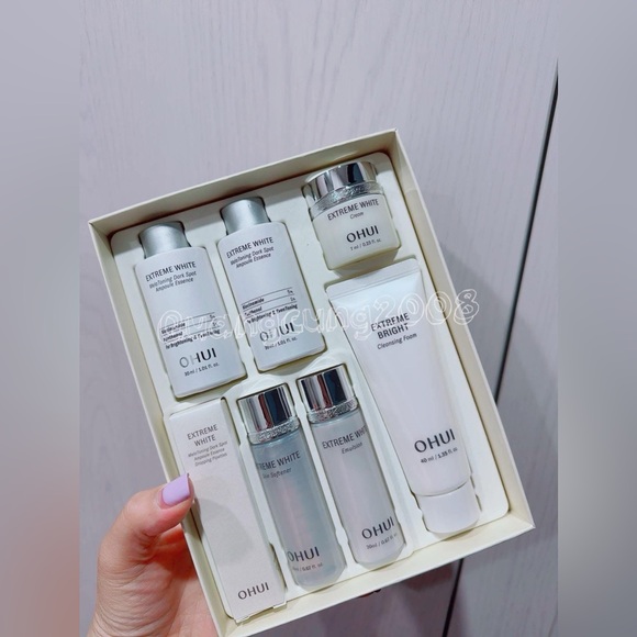 O HUI Extreme White Mela Toning Dark Spot Ampoule Essence Duo Set